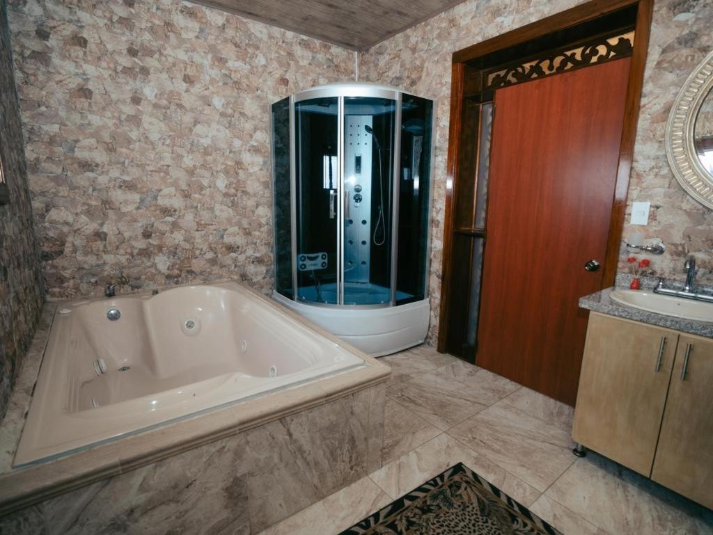 Готель Salamina Highs Екстер'єр фото